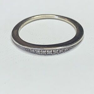 10kt White Gold Diamond Women's Ring. Perfect stacker ring!💍 7 small diamonds 💎